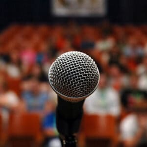Cómo Iniciar un Discurso